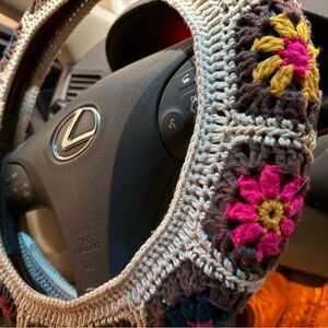 NATURAL LIFE Crochet Steering Wheel Cover with Pink and Yellow Flowers